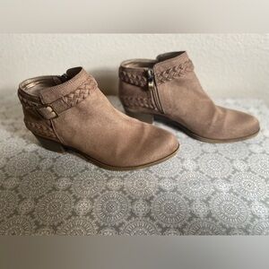 Life Stride~Tan~Faux Suede~Bootie~Block Heel~Braided/Buckle Detail~Size 8W